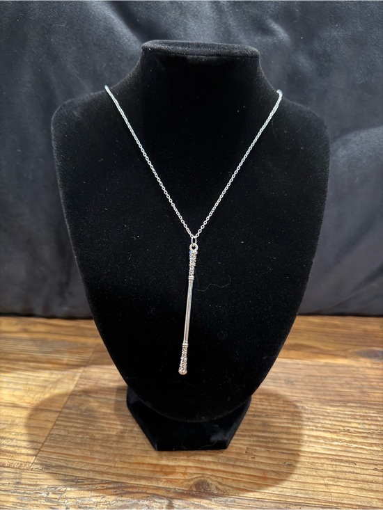 Jewelry - Silver rod necklace